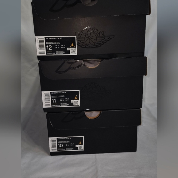 New Air Jordan 1 Low SE Black/Sundial-Magic Ember - Picture 9 of 9